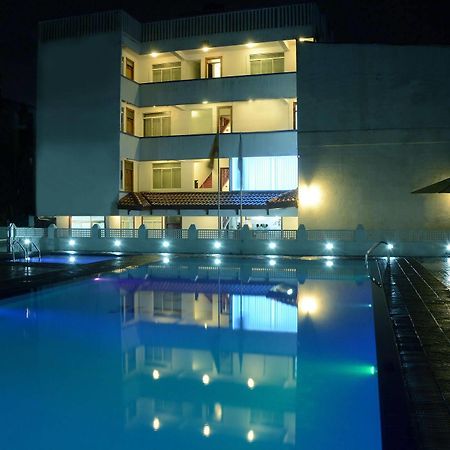 Mount Breeze Hotel Dehiwala-Mount Lavinia Dış mekan fotoğraf