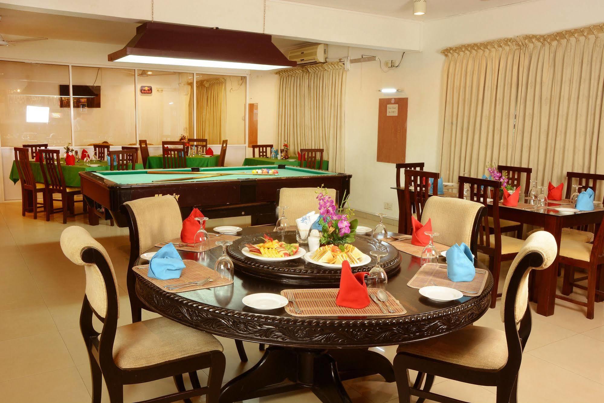 Mount Breeze Hotel Dehiwala-Mount Lavinia Dış mekan fotoğraf