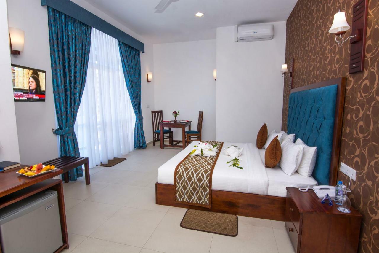 Mount Breeze Hotel Dehiwala-Mount Lavinia Dış mekan fotoğraf